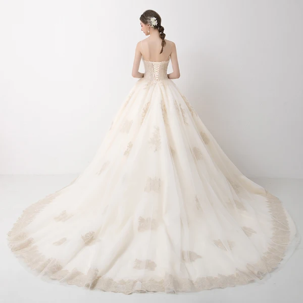 Élégant Champagne Robe De Mariée 2018 Robe Boule Perlage En Dentelle Fleur Paillettes Plissée Bretelles Spaghetti Dos Nu Sans Manches Chapel Train Mariage