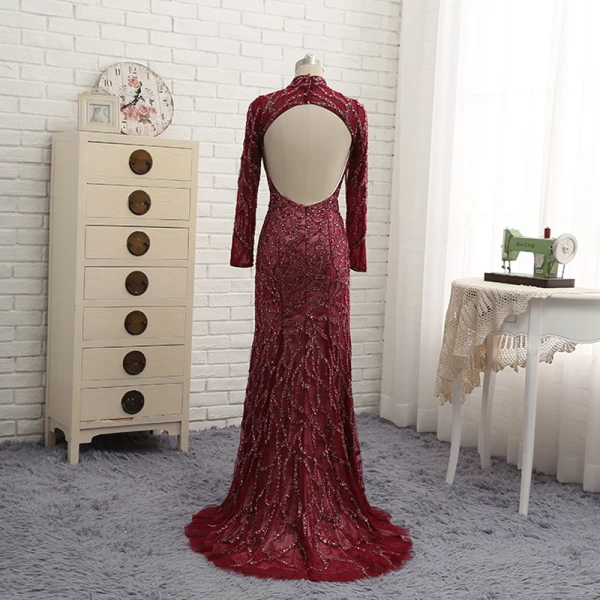 Unika Burgundy Aftonklänningar 2017 Trumpet / Sjöjungfru Beading Hög Hals Halterneck Långärmad Svep Tåg Afton