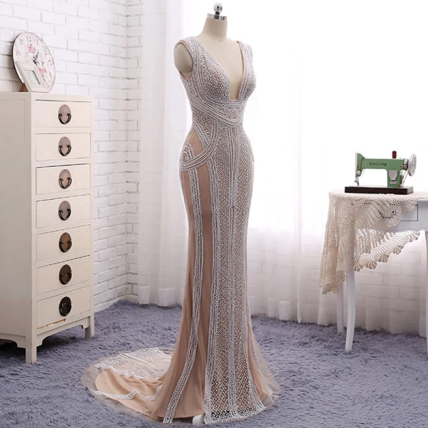 Amazing / Unique Champagne Evening Dresses 2017 Trumpet / Mermaid Beading Pearl V-Neck Backless Sleeveless Sweep Train Evening Party