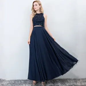 2 Bit Mörk Marinblå Balklänningar 2017 Prinsessa Urringning Ärmlös Långa Ruffle Chiffong Formella Klänningar