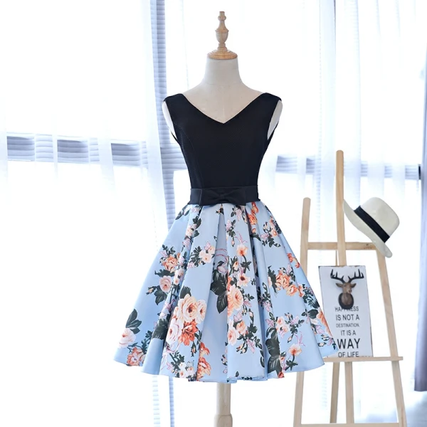 Chic / Beautiful Homecoming Graduation Dresses 2017 A-Line / Princess Printing Bow V-Neck Crossed Straps Sleeveless Short