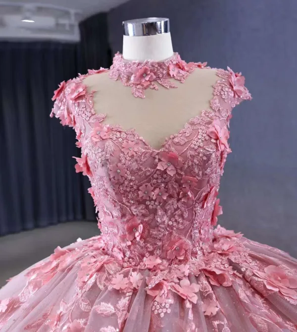 Conte de fée Rougissant Rose Col Haut Robe Boule Robe De Bal 2023 Mancherons Bretelles croisées Train De Balayage Quinceañera Robe De Cérémonie