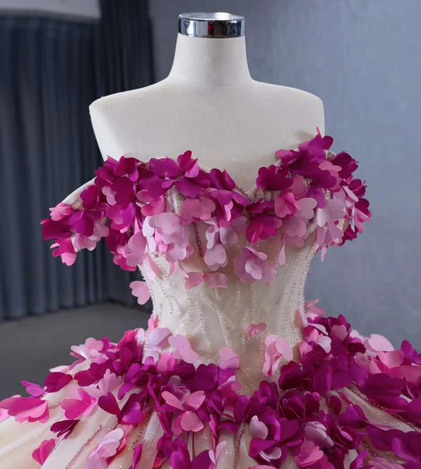 Blomma Fe Champagne Balklänning Balklänningar 2024 Korsade remmar Beading Långa Tyll Axelbandslös Ärmlös Quinceañera Formella Klänningar