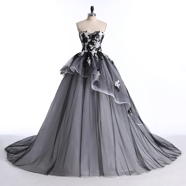 Chic / Beautiful White Black Prom Dresses 2017 Ball Gown Sweetheart Sleeveless Beading Sequins Appliques Lace Backless Ruffle Organza Formal Dresses Court Train