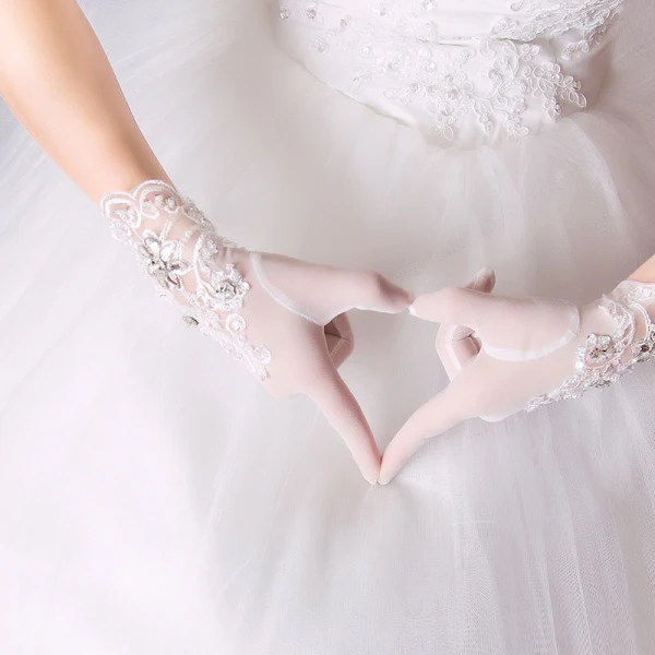Luxury / Gorgeous White Wedding 2018 Lace-up Tulle Beading Bridal Gloves
