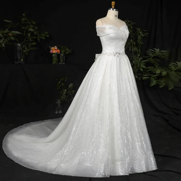 Glitzernden Bling Bling Ivory / Creme Plus Größe Brautkleider / Hochzeitskleider 2021 A Linie Ärmellos Spitze Satin Handgefertigt Perlenstickerei Pailletten Kapelle-Schleppe Hochzeit