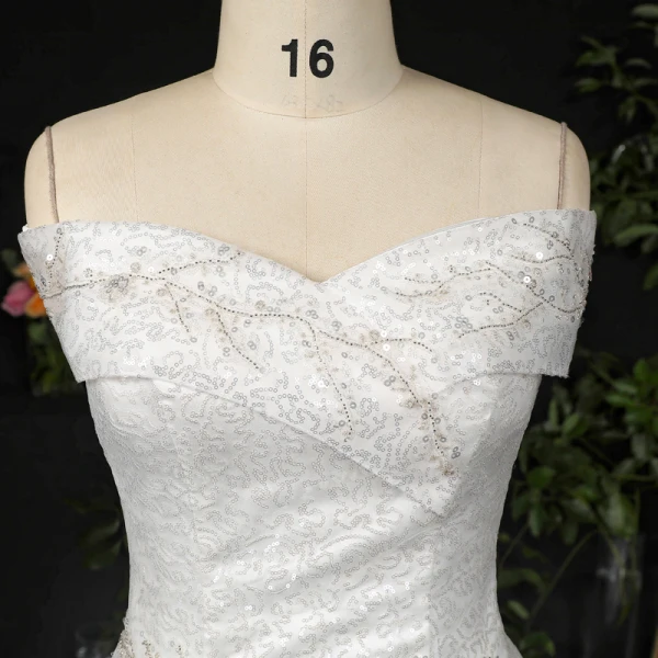 Glitzernden Bling Bling Ivory / Creme Plus Größe Brautkleider / Hochzeitskleider 2021 A Linie Ärmellos Spitze Satin Handgefertigt Perlenstickerei Pailletten Kapelle-Schleppe Hochzeit