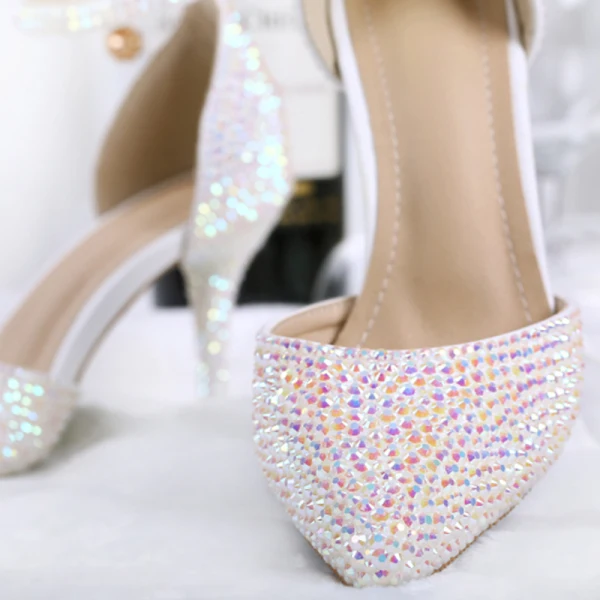 Charmig Fantastisk Multi-Färger 2018 Beading Rhinestone Bröllop Förlovnings Röda mattan Brudskor