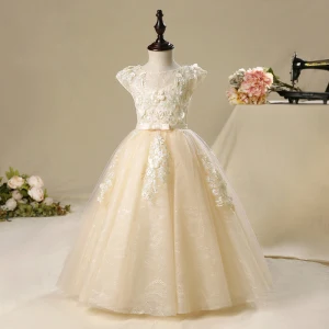 Chic Belle Église Robe Pour Mariage 2017 Robe Ceremonie Fille Champagne Longue Robe Boule Noeud Ceinture Volants En Cascade Encolure Dégagée Manches Courtes En Dentelle Appliques Feuille Fleur Perle