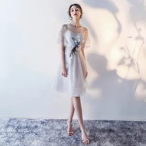Moderne Mode Robe De Graduation Robe De Fete 2017 Argenté Encolure Dégagée 1 2 Manches En Dentelle Appliques Princesse
