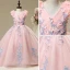 Chic / Beautiful Hall Wedding Party Dresses 2017 Flower Girl Dresses Blushing Pink Ball Gown Chapel Train V-Neck Sleeveless Flower Appliques Pearl