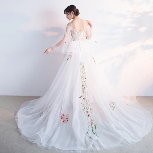Unika Hall Formella Klänningar 2017 Balklänningar Prinsessa Cathedral Train Cascading Volanger V Hals Långärmad Halterneck Appliqués Blomma