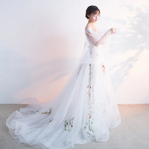 Amazing / Unique Hall Formal Dresses 2017 Prom Dresses A-Line / Princess Cathedral Train Cascading Ruffles V-Neck Long Sleeve Backless Appliques Flower
