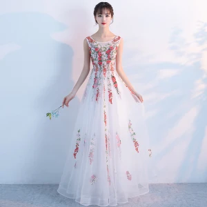 Unika Hall Formella Klänningar 2017 Balklänningar Vit Prinsessa Långa Cascading Volanger Urringning Ärmlös Halterneck Appliqués Blomma