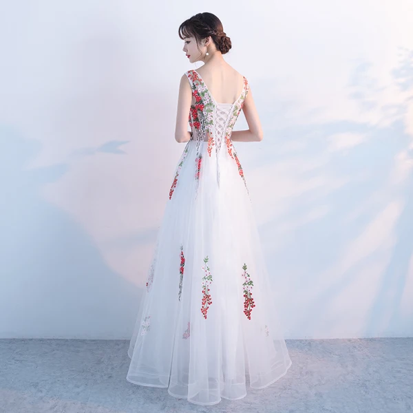 Amazing / Unique Hall Formal Dresses 2017 Prom Dresses White A-Line / Princess Floor-Length / Long Cascading Ruffles Scoop Neck Sleeveless Backless Appliques Flower
