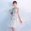 Chic / Belle Robe De Graduation 2017 Courte Princesse Volants en Cascade Encolure Dégagée 3/4 Manches Dos Nu Ceinture Appliques Fleur Robe De Ceremonie