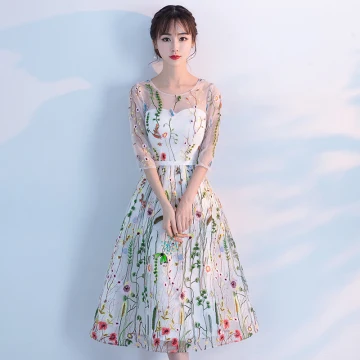Chic Belle Salle Robe De Ceremonie 2017 Robe De Graduation Blanche Thé Longueur Princesse Encolure Dégagée Dos Nu 1 2 Manches Appliques Fleur