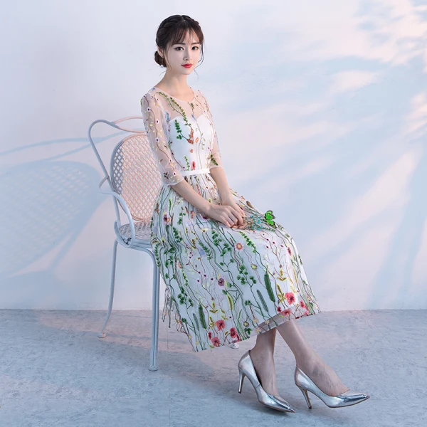 Chic / Belle Salle Robe De Ceremonie 2017 Robe De Graduation Blanche Thé Longueur Princesse Encolure Dégagée Dos Nu 1/2 Manches Appliques Fleur