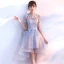 Abordable Salle Robe De Ceremonie 2017 Robe De Graduation Argenté Asymétrique Princesse Ceinture Volants en Cascade Manches Courtes Col Haut En Dentelle Appliques