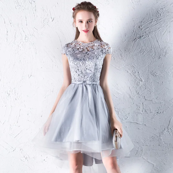 Abordable Salle Robe De Ceremonie 2017 Robe De Graduation Asymétrique Princesse Noeud Ceinture Volants en Cascade Encolure Dégagée Manches Courtes En Dentelle Appliques