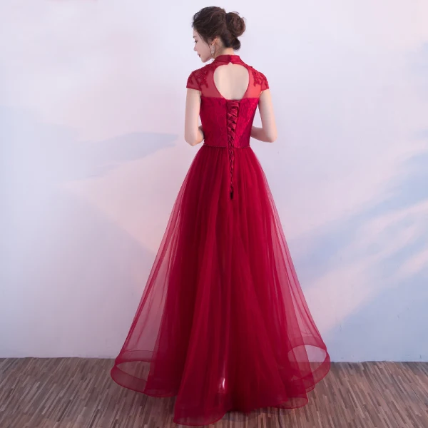Style Chinois Salle Robe De Ceremonie 2017 Robe De Fete Bordeaux Princesse Asymétrique Col Haut Manches Courtes Dos Nu En Dentelle Appliques Perle Paillettes