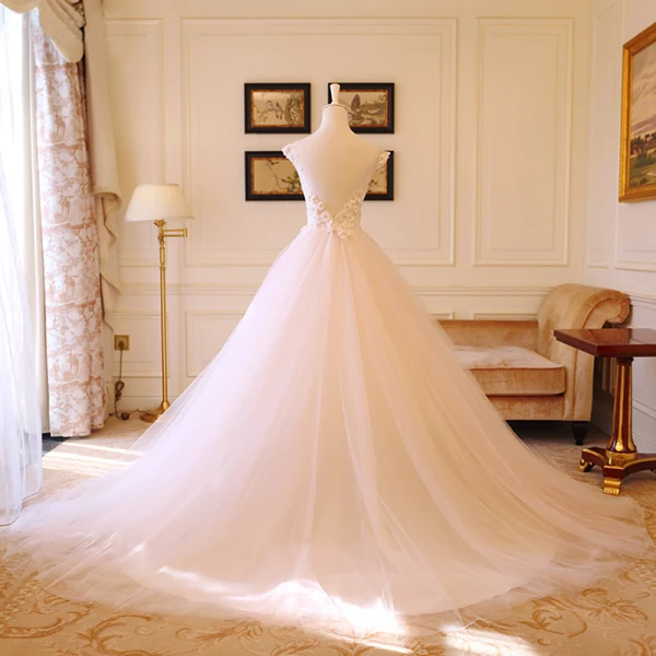 Charmant Ivory / Creme Rosa Brautkleider 2018 A Linie V-Ausschnitt Ärmellos Rückenfreies Applikationen Blumen Perlenstickerei Rüschen Kapelle-Schleppe