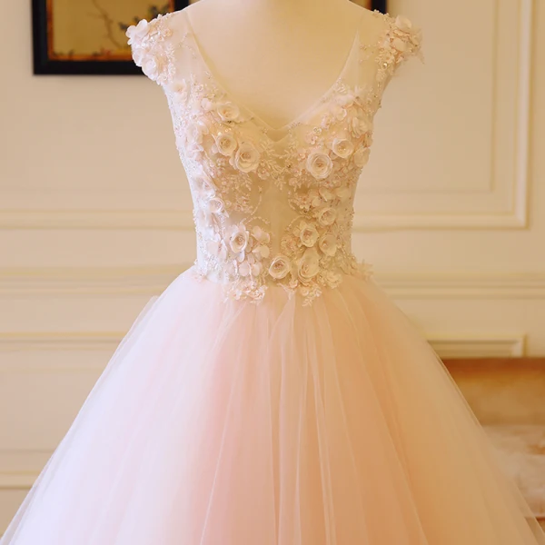 Charmant Ivory / Creme Rosa Brautkleider 2018 A Linie V-Ausschnitt Ärmellos Rückenfreies Applikationen Blumen Perlenstickerei Rüschen Kapelle-Schleppe