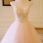 Charmant Ivory / Creme Rosa Brautkleider 2018 A Linie V-Ausschnitt Ärmellos Rückenfreies Applikationen Blumen Perlenstickerei Rüschen Kapelle-Schleppe