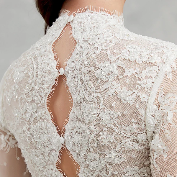 Unique Beste Ivory / Creme Übergröße Brautkleider / Hochzeitskleider 2020 A Linie Tiefer V-Ausschnitt 1/2 Ärmel Applikationen Rückenfreies Perlenstickerei Pailletten Kapelle-Schleppe Hochzeit