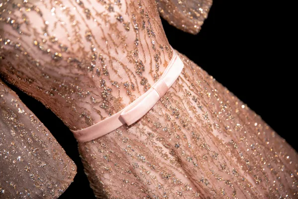Bling Bling Rougissant Rose Paillettes Noeud Ceinture Robe De Bal 2024 Princesse Encolure Dégagée Manches Courtes Dos Nu Longue Promo Robe De Ceremonie