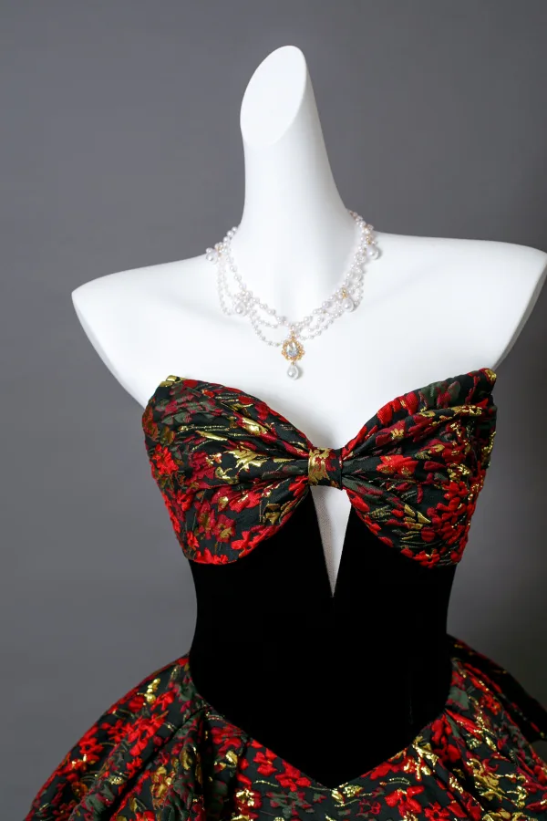 Fantaisie Bordeaux Floral Robe De Bal 2025 Robe Boule Bustier Sans Manches Dos Nu Train De Balayage Robe De Ceremonie