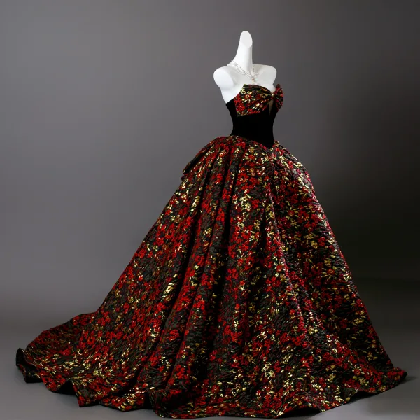 Fantaisie Bordeaux Floral Robe De Bal 2025 Robe Boule Bustier Sans Manches Dos Nu Train De Balayage Robe De Ceremonie