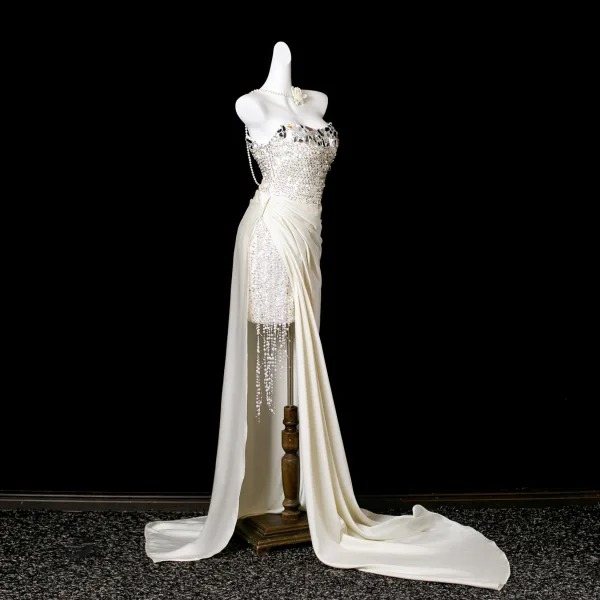 Sexy Ivory / Creme Perlenstickerei Pailletten Perle Quaste Gespaltete Front Abendkleider 2025 Meerjungfrau Bandeau Ärmellos Rückenfreies Sweep / Pinsel Zug Festliche Kleider