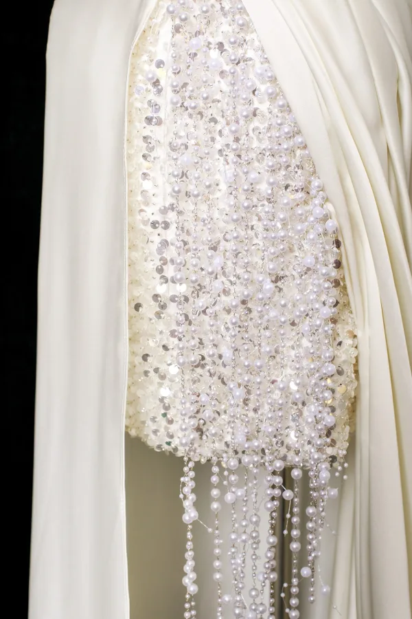 Sexy Ivory / Creme Perlenstickerei Pailletten Perle Quaste Gespaltete Front Abendkleider 2025 Meerjungfrau Bandeau Ärmellos Rückenfreies Sweep / Pinsel Zug Festliche Kleider