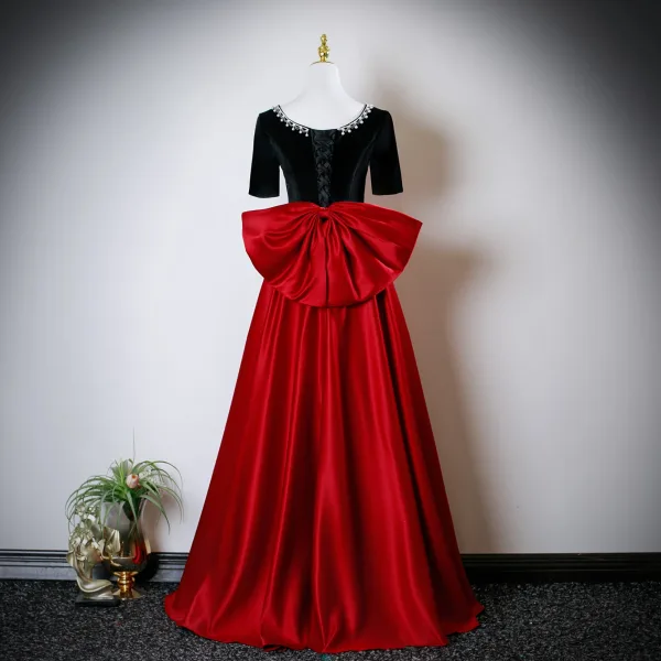 Elegante Burgunderrot Perle Strass Ballkleider 2025 A Linie Rundhalsausschnitt Kurze Ärmel Rückenfreies Schleife Lange Festliche Kleider