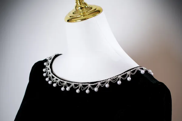 Elegante Burgunderrot Perle Strass Ballkleider 2025 A Linie Rundhalsausschnitt Kurze Ärmel Rückenfreies Schleife Lange Festliche Kleider