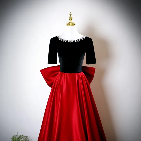 Elegante Burgunderrot Perle Strass Ballkleider 2025 A Linie Rundhalsausschnitt Kurze Ärmel Rückenfreies Schleife Lange Festliche Kleider