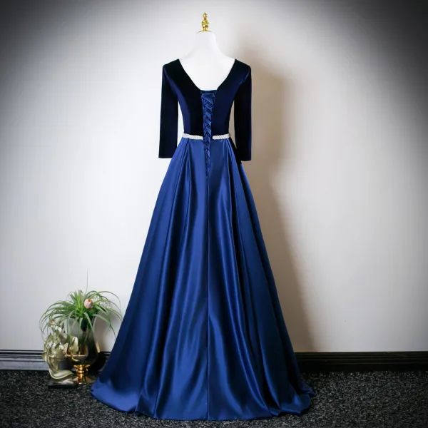 Vintage / Retro Navy Blue Pearl Sash Prom Dresses 2025 V-Neck Long Sleeve Backless Floor-Length / Long Formal Dresses