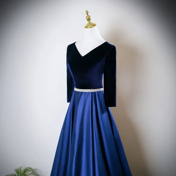 Vintage / Retro Navy Blue Pearl Sash Prom Dresses 2025 V-Neck Long Sleeve Backless Floor-Length / Long Formal Dresses