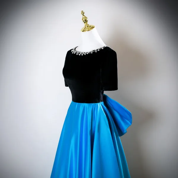 Vintage / Originale Océan Bleu Perle Faux Diamant Satin Robe De Bal 2025 Princesse Encolure Dégagée Manches Courtes Noeud Dos Nu Longue Robe De Ceremonie