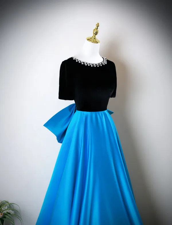 Vintage / Originale Océan Bleu Perle Faux Diamant Satin Robe De Bal 2025 Princesse Encolure Dégagée Manches Courtes Noeud Dos Nu Longue Robe De Ceremonie