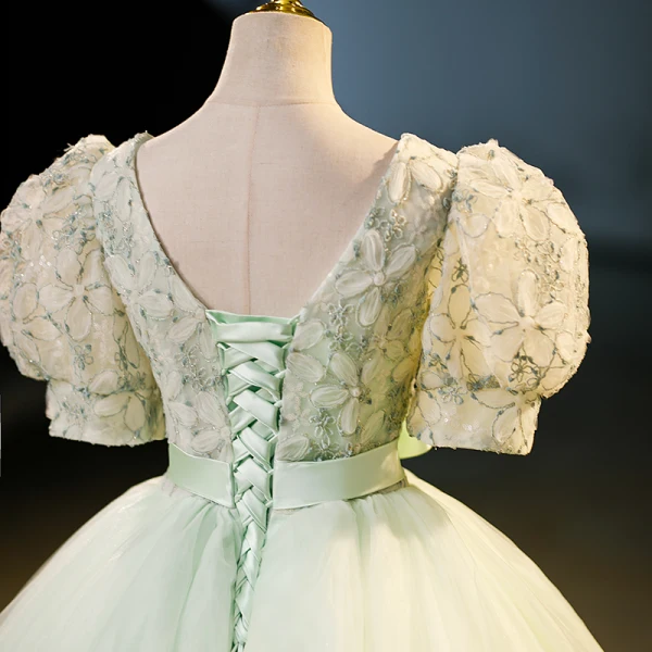 Élégant Vert Cendré Paillettes Appliques Robe De Bal 2023 Robe Boule V-Cou Manches Courtes Dos Nu Noeud Ceinture Longue Promo Robe De Ceremonie