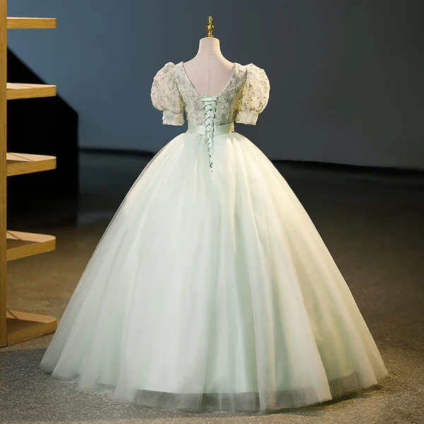 Élégant Vert Cendré Paillettes Appliques Robe De Bal 2023 Robe Boule V-Cou Manches Courtes Dos Nu Noeud Ceinture Longue Promo Robe De Ceremonie