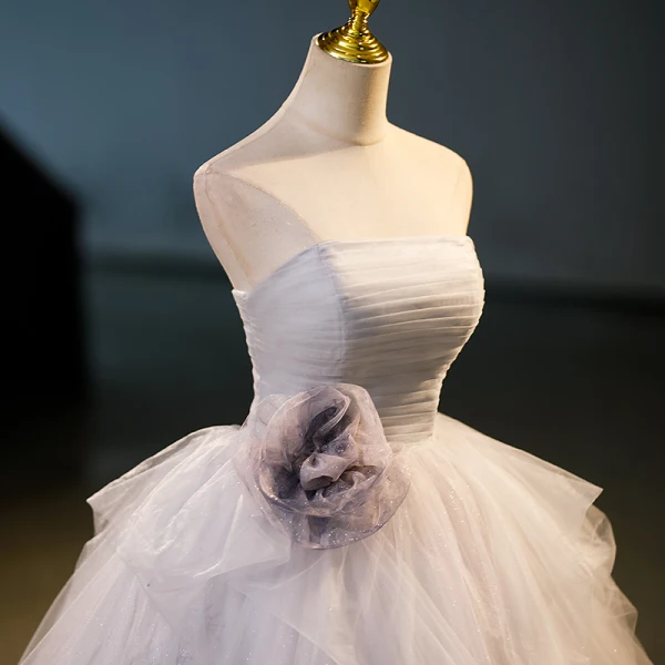 Mode Grau Glanz Fallende Rüsche Blumen Ballkleider 2023 Ballkleid Ärmellos Bandeau Rückenfreies Lange Ball Festliche Kleider