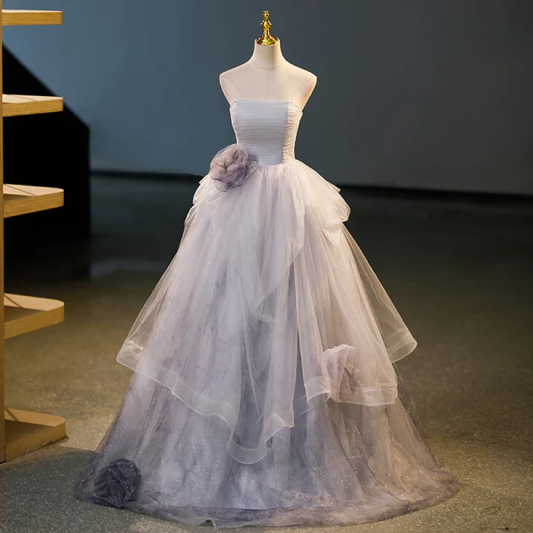 Mode Grau Glanz Fallende Rüsche Blumen Ballkleider 2023 Ballkleid Ärmellos Bandeau Rückenfreies Lange Ball Festliche Kleider