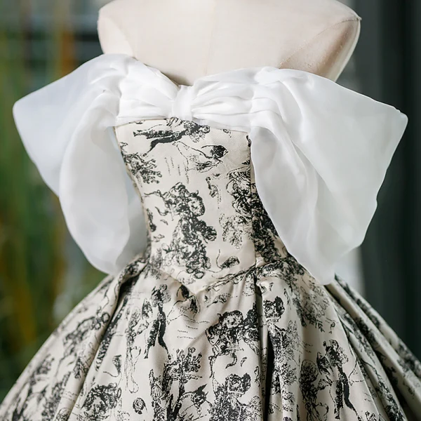 Elegante Schwarz Drucken Weiß Ballkleider 2023 Ballkleid Off Shoulder Kurze Ärmel Rückenfreies Lange Ball Festliche Kleider