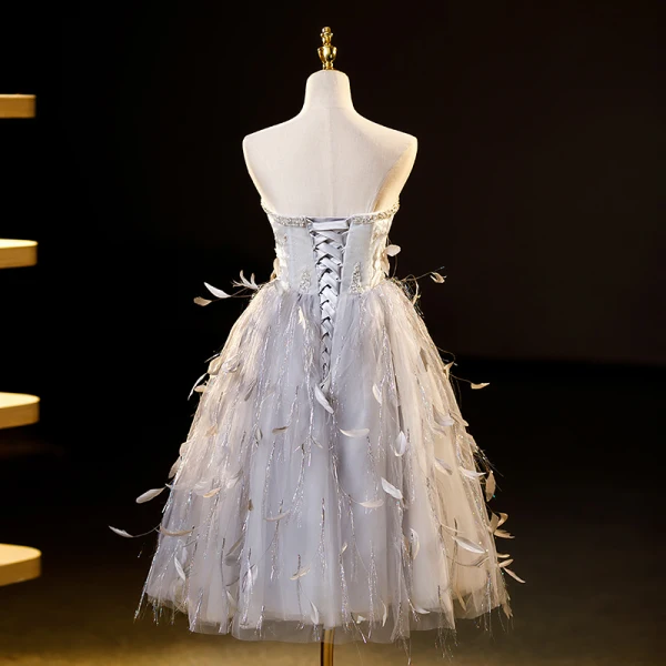 Haut de Gamme Sexy Argenté Gris Perlage Paillettes Plumes Robe De Fête 2023 Princesse Bustier Sans Manches Dos Nu Thé Longueur Cocktail Soirée Robe De Ceremonie