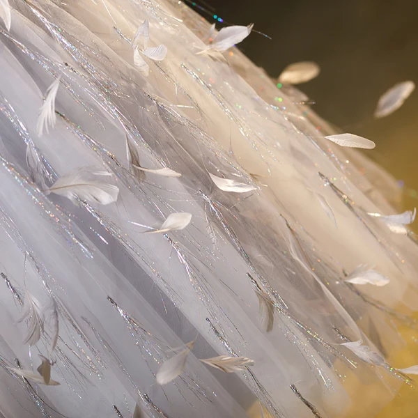 Haut de Gamme Sexy Argenté Gris Perlage Paillettes Plumes Robe De Fête 2023 Princesse Bustier Sans Manches Dos Nu Thé Longueur Cocktail Soirée Robe De Ceremonie