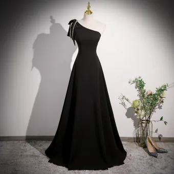 Chic Belle Noire Perle Gland Satin Robe De Bal 2023 Princesse Une Épaule Noeud Manches Courtes Dos Nu Longue Robe De Ceremonie