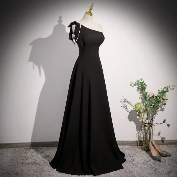 Chic / Beautiful Black Pearl Tassel Satin Prom Dresses 2023 A-Line / Princess One-Shoulder Bow Short Sleeve Backless Floor-Length / Long Formal Dresses